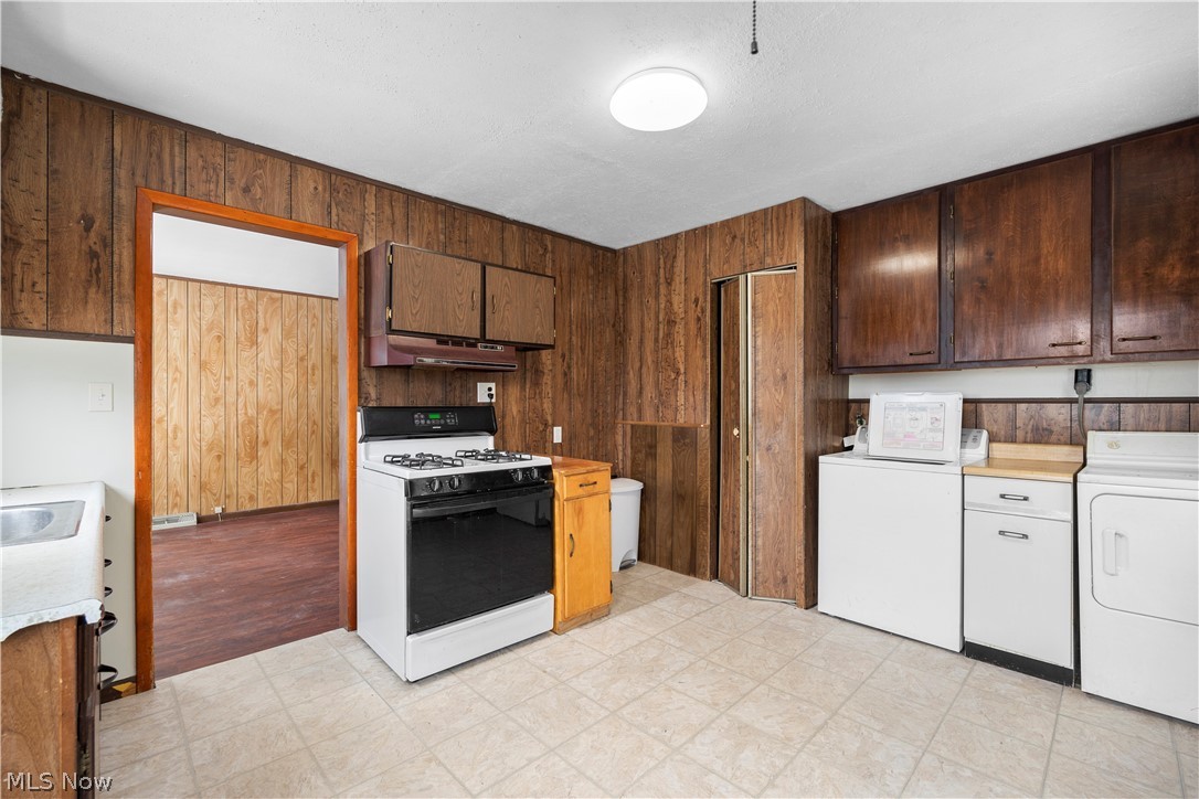 12809 Mcgowan Avenue Cleveland OH 44135