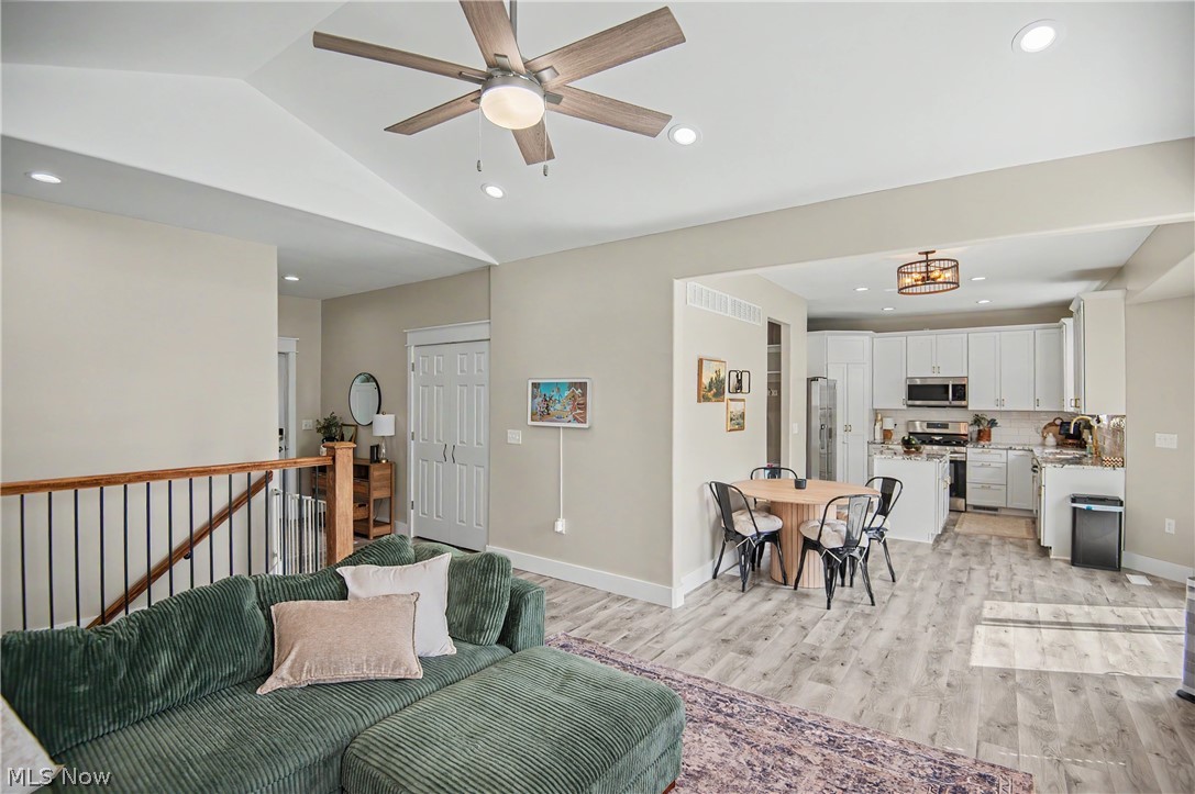 4463 Cloverlane Avenue NW Champion OH 44483