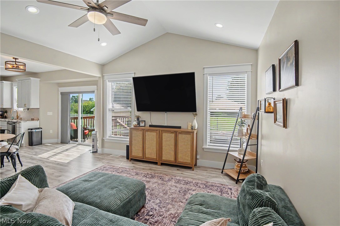 4463 Cloverlane Avenue NW Champion OH 44483