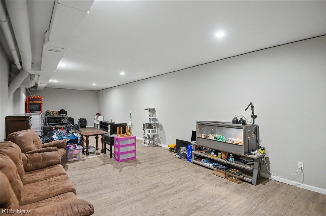 4463 Cloverlane Avenue NW Champion OH 44483