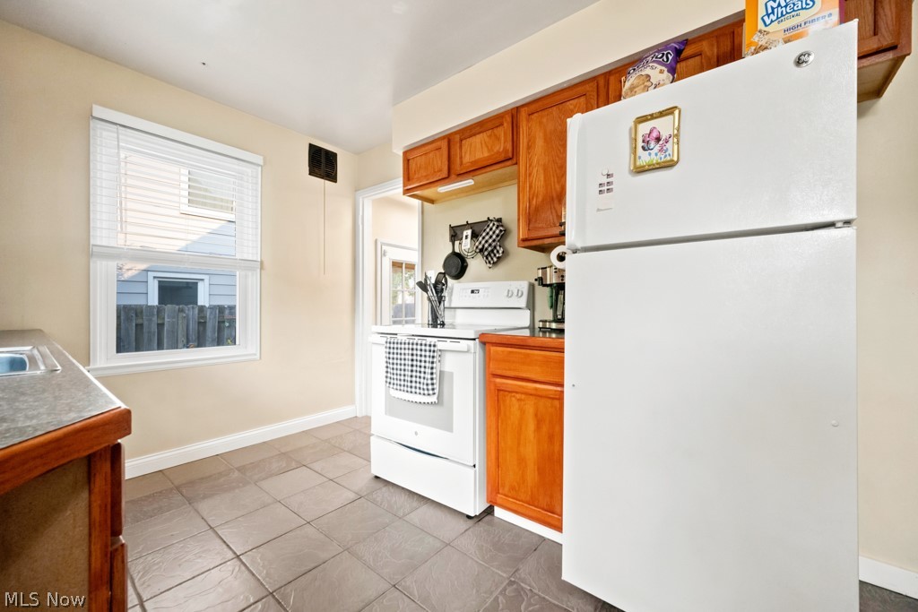 2738 Silverdale Avenue Cleveland OH 44109