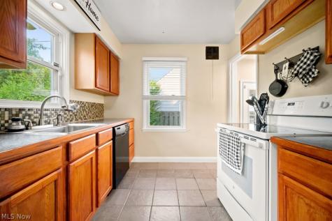 2738 Silverdale Avenue Cleveland OH 44109