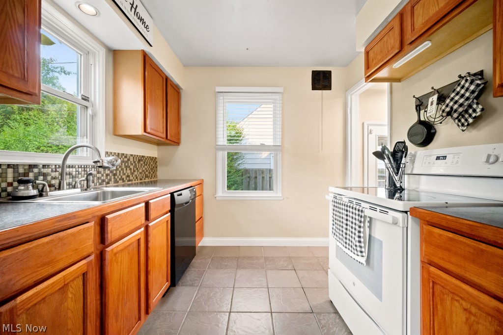 2738 Silverdale Avenue Cleveland OH 44109