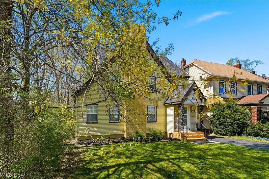 1068 Nela View Road Cleveland Heights OH 44112