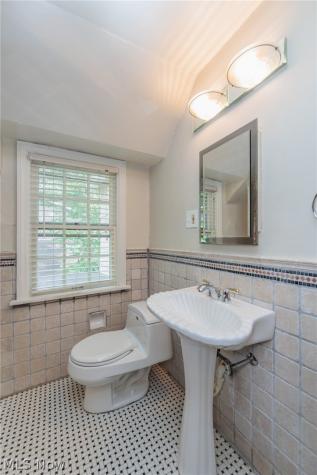 2548 Charney Road University Heights OH 44118