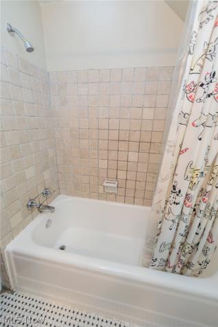 2548 Charney Road University Heights OH 44118