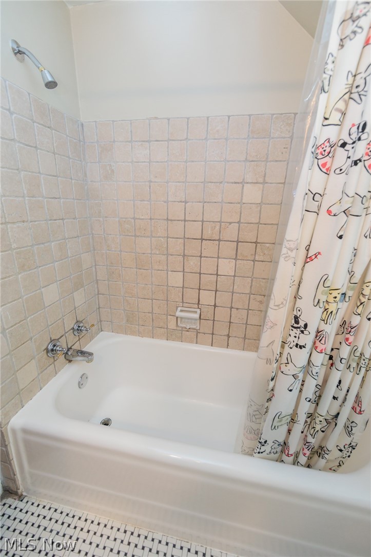 2548 Charney Road University Heights OH 44118