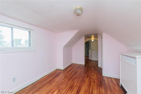2548 Charney Road University Heights OH 44118