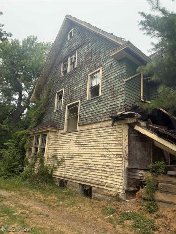 1910 Rosemont Road Cleveland OH 44112