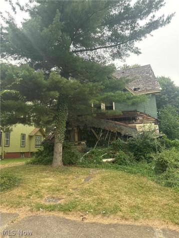1910 Rosemont Road Cleveland OH 44112