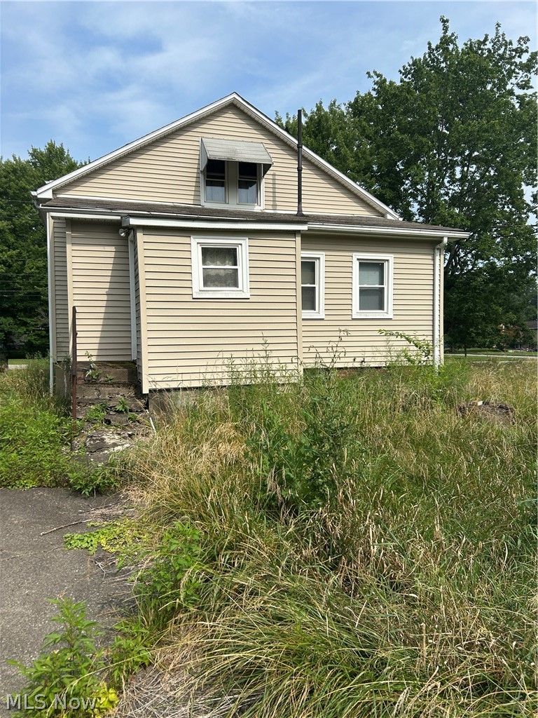 932 Mcdonald Avenue Mcdonald OH 44437