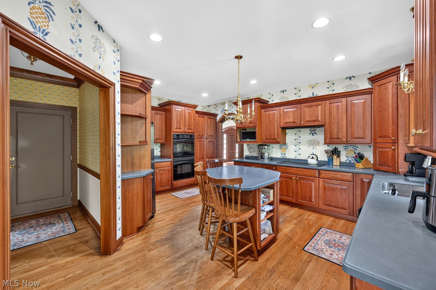 6 Warwick Lane Rocky River OH 44116