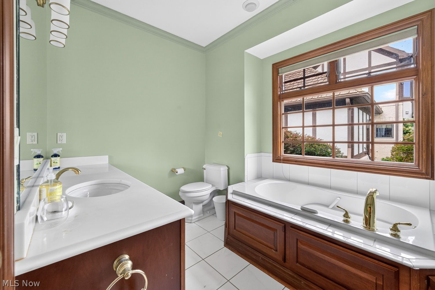 6 Warwick Lane Rocky River OH 44116