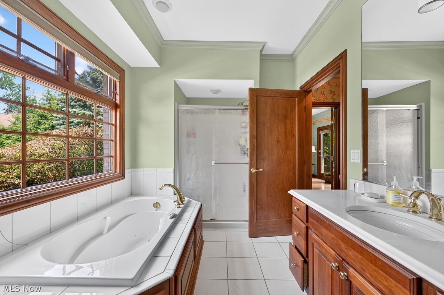 6 Warwick Lane Rocky River OH 44116