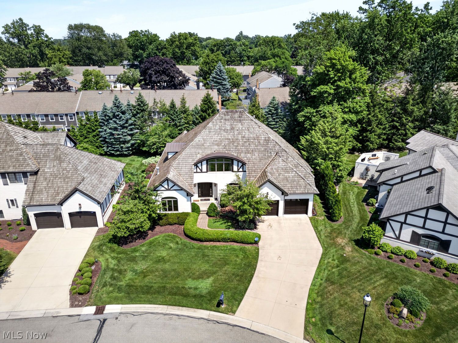6 Warwick Lane Rocky River OH 44116