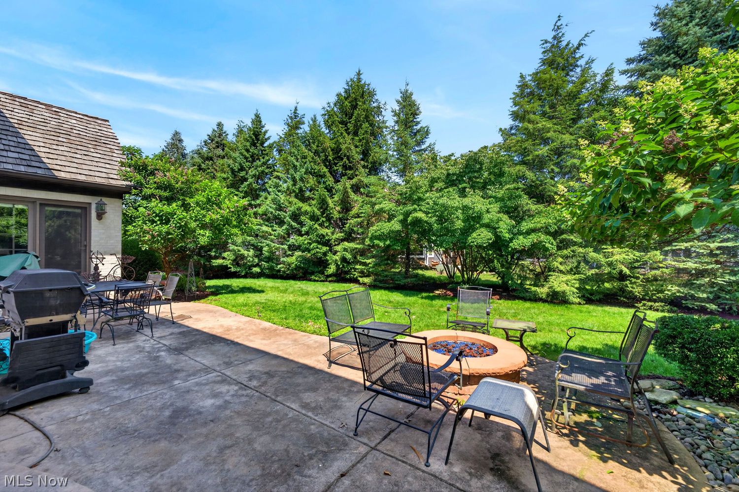 6 Warwick Lane Rocky River OH 44116