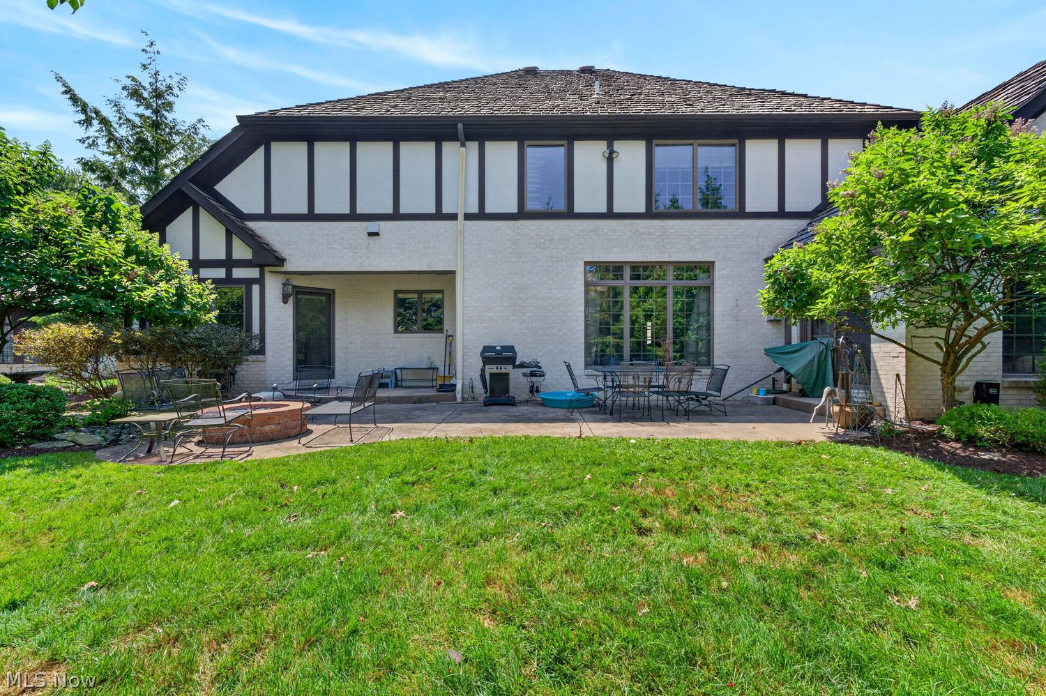 6 Warwick Lane Rocky River OH 44116