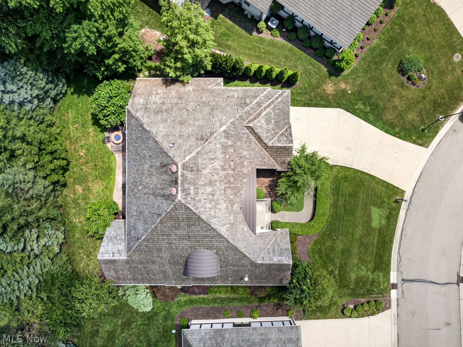 6 Warwick Lane Rocky River OH 44116