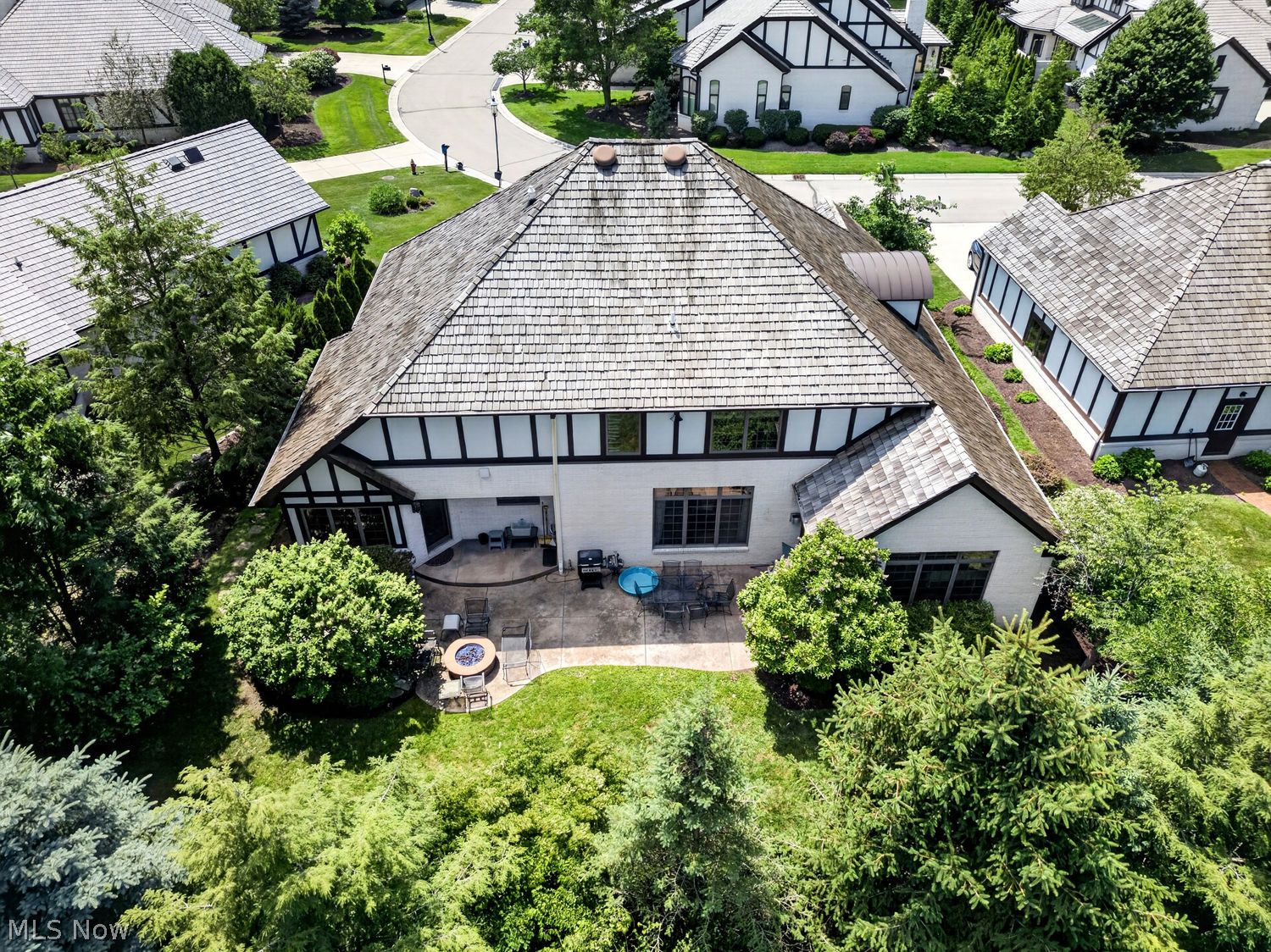 6 Warwick Lane Rocky River OH 44116