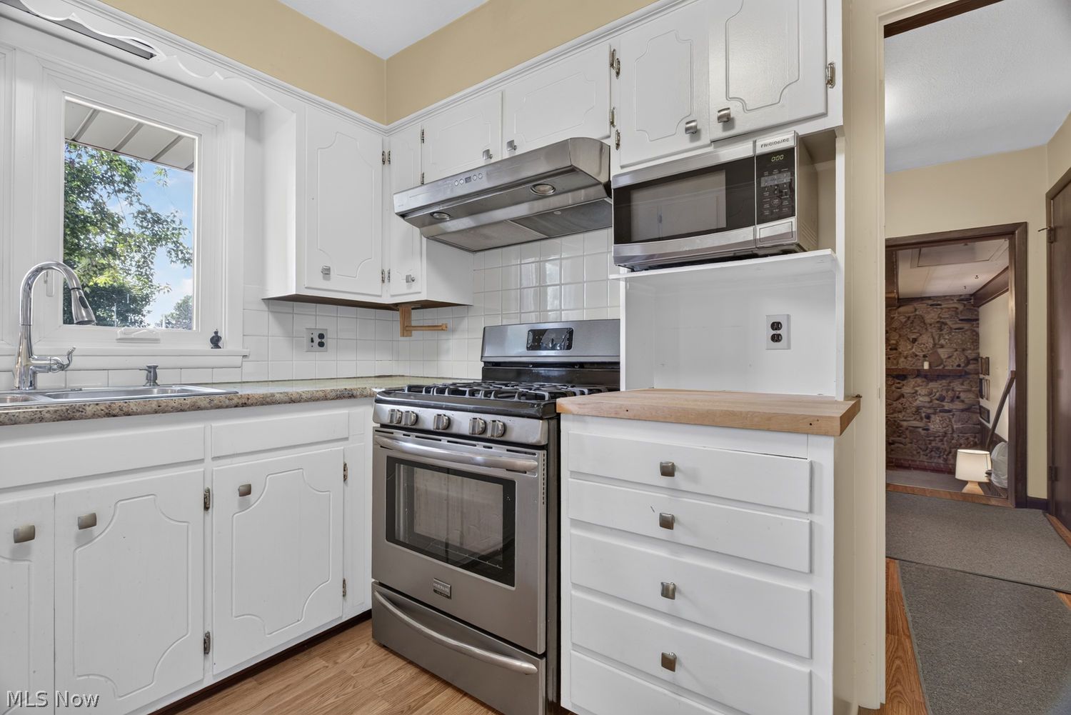 114 S Leavitt Road S Amherst OH 44001