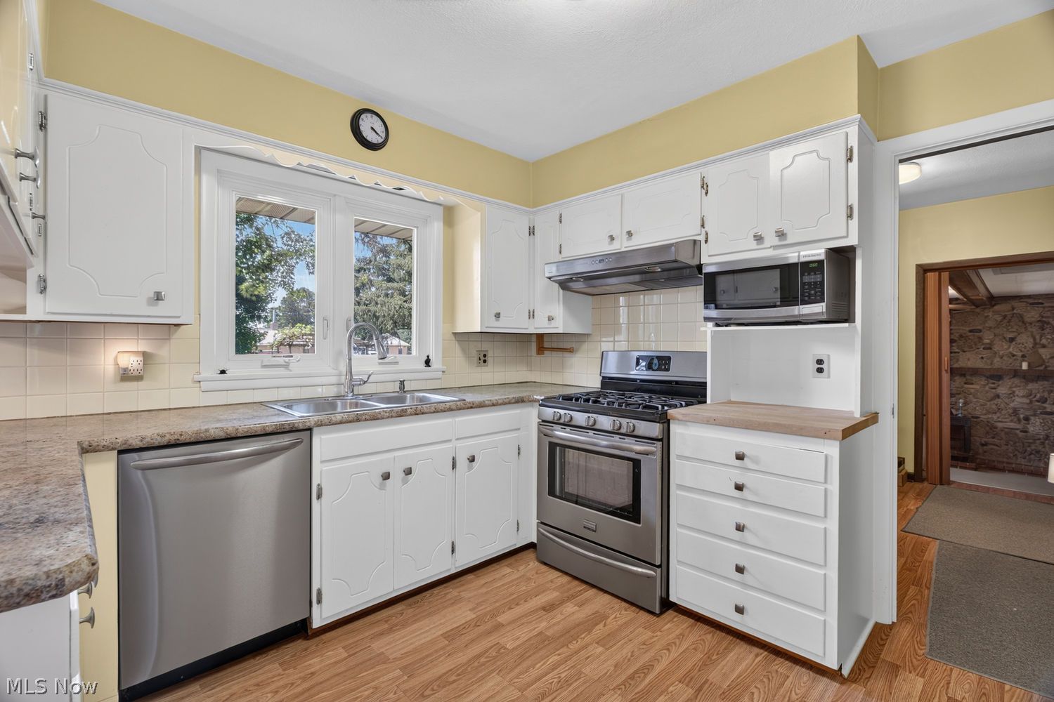 114 S Leavitt Road S Amherst OH 44001