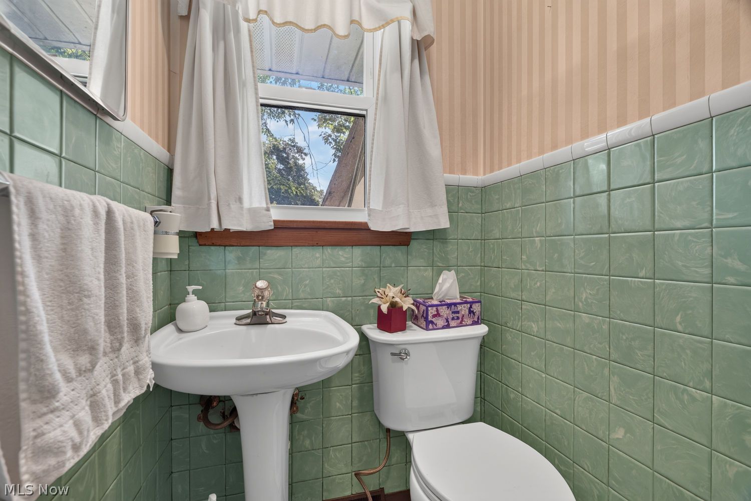 114 S Leavitt Road S Amherst OH 44001