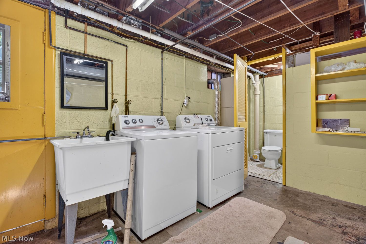 114 S Leavitt Road S Amherst OH 44001