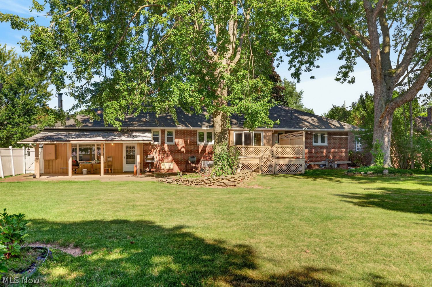 114 S Leavitt Road S Amherst OH 44001