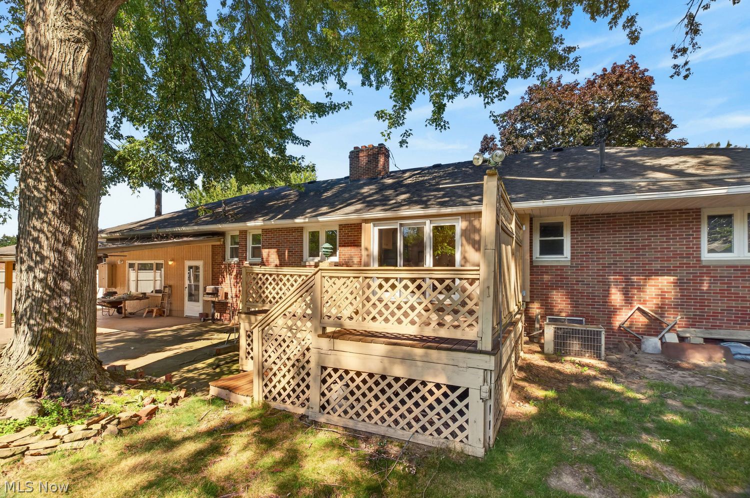 114 S Leavitt Road S Amherst OH 44001