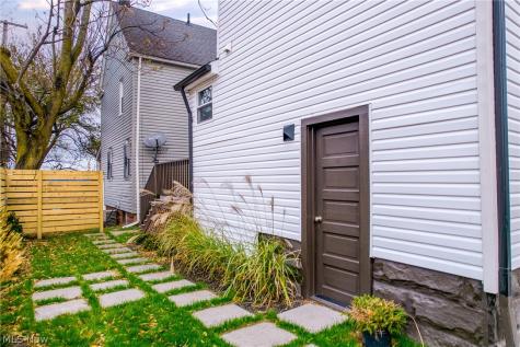 1422 W 77th Street Cleveland OH 44102