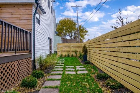 1422 W 77th Street Cleveland OH 44102