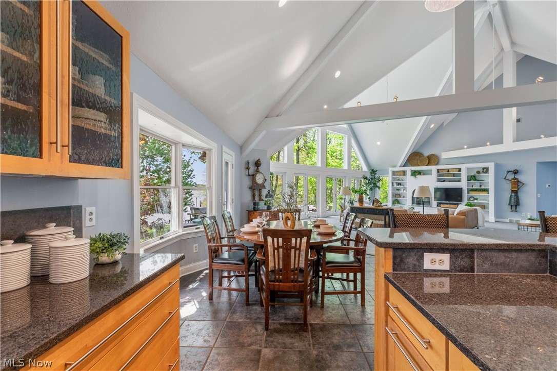 2252 Heston Drive Lake Milton OH 44429
