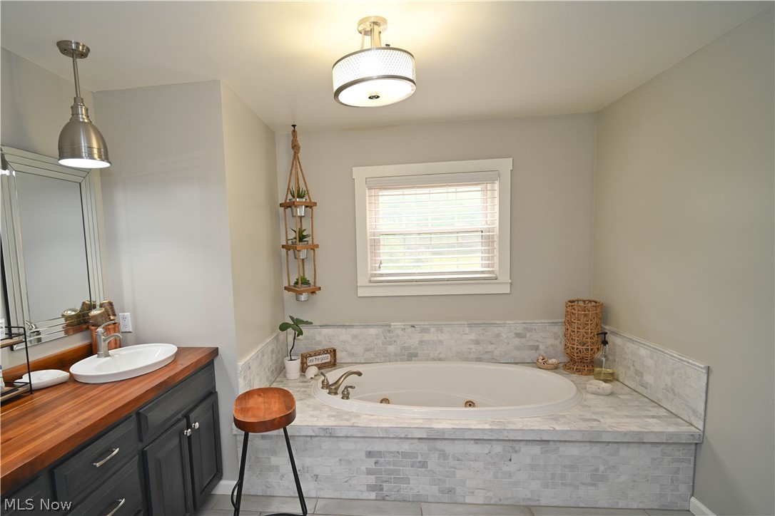 7055 S Palmyra Road Canfield OH 44406