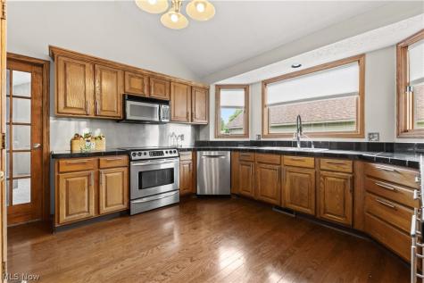 1919 Wendover Circle NE North Canton OH 44720