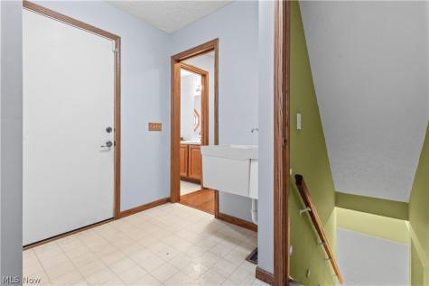 1919 Wendover Circle NE North Canton OH 44720