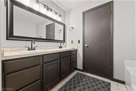1919 Wendover Circle NE North Canton OH 44720