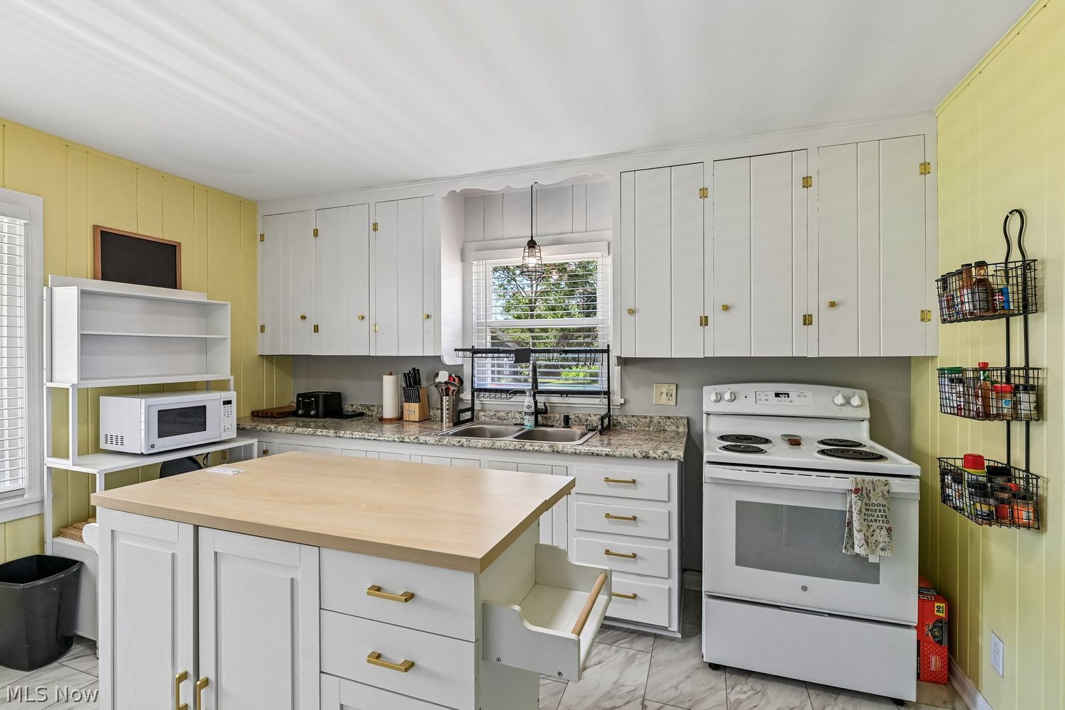 2027 Gibbs Avenue NE Canton OH 44714