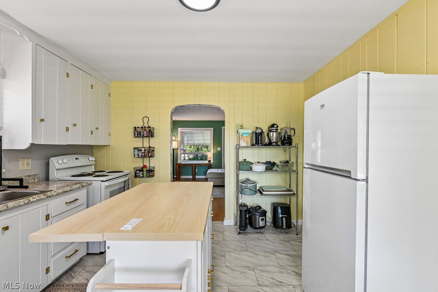 2027 Gibbs Avenue NE Canton OH 44714