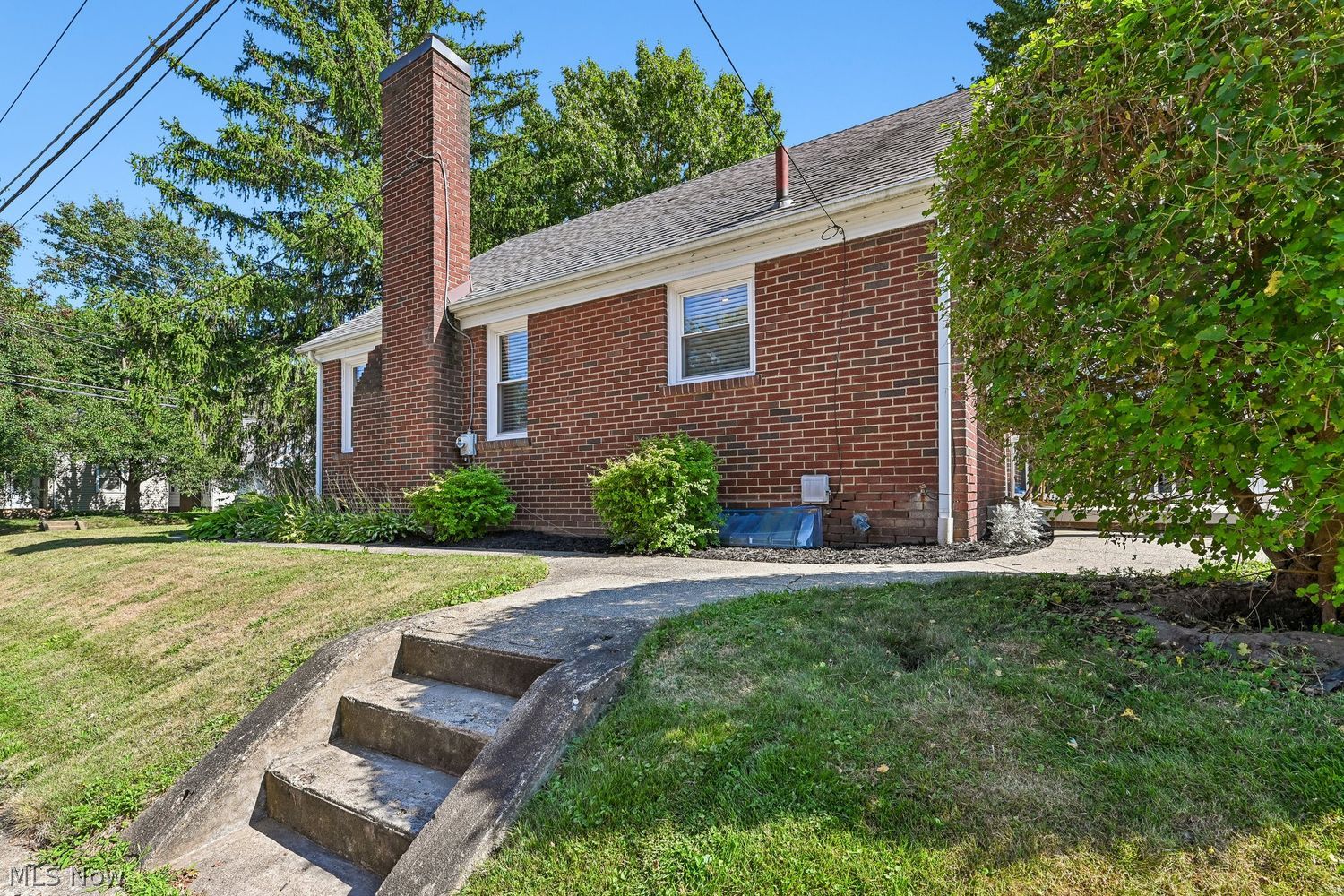 2027 Gibbs Avenue NE Canton OH 44714