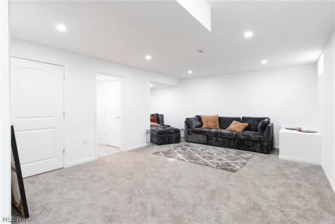 24431 Hartland Road Euclid OH 44123