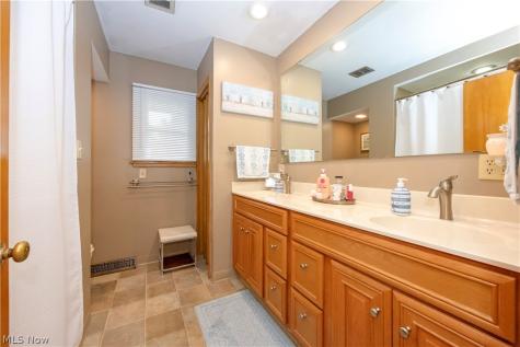 530 E Paradise Street Orrville OH 44667