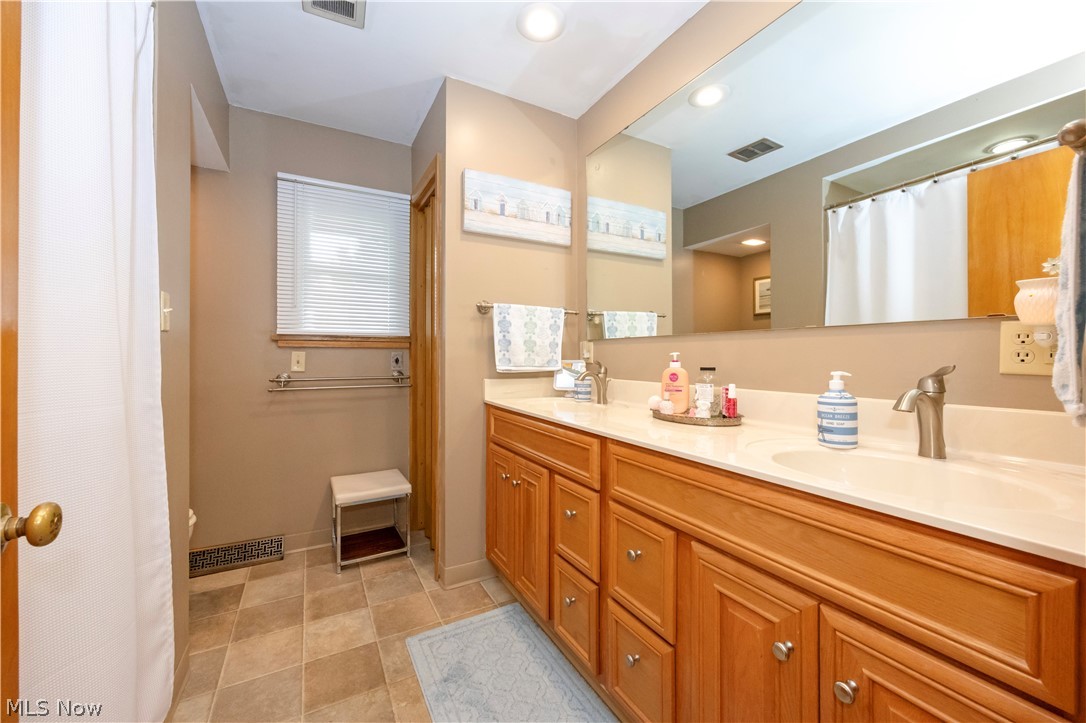 530 E Paradise Street Orrville OH 44667