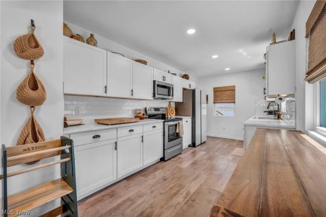 2834 W Wallings Road Broadview Heights OH 44147