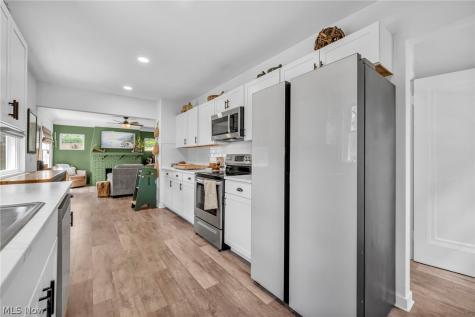 2834 W Wallings Road Broadview Heights OH 44147