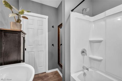 2834 W Wallings Road Broadview Heights OH 44147