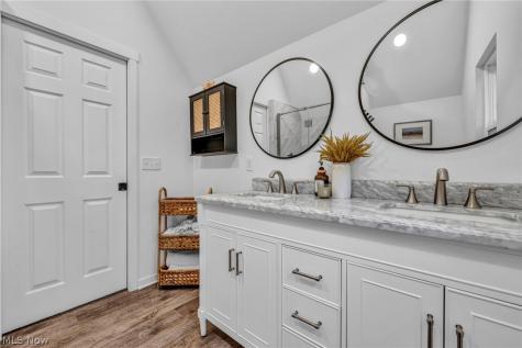 2834 W Wallings Road Broadview Heights OH 44147