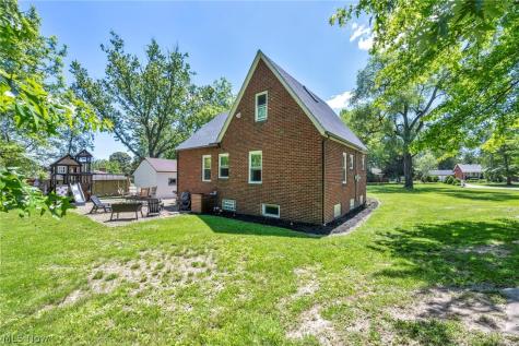 2834 W Wallings Road Broadview Heights OH 44147