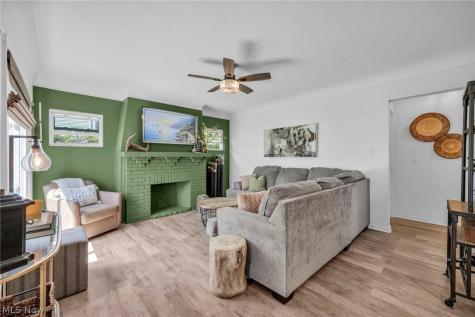 2834 W Wallings Road Broadview Heights OH 44147