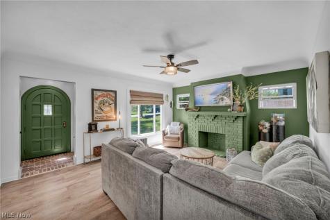 2834 W Wallings Road Broadview Heights OH 44147