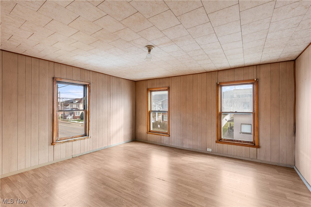 515 Walden Avenue Tiltonsville OH 43963